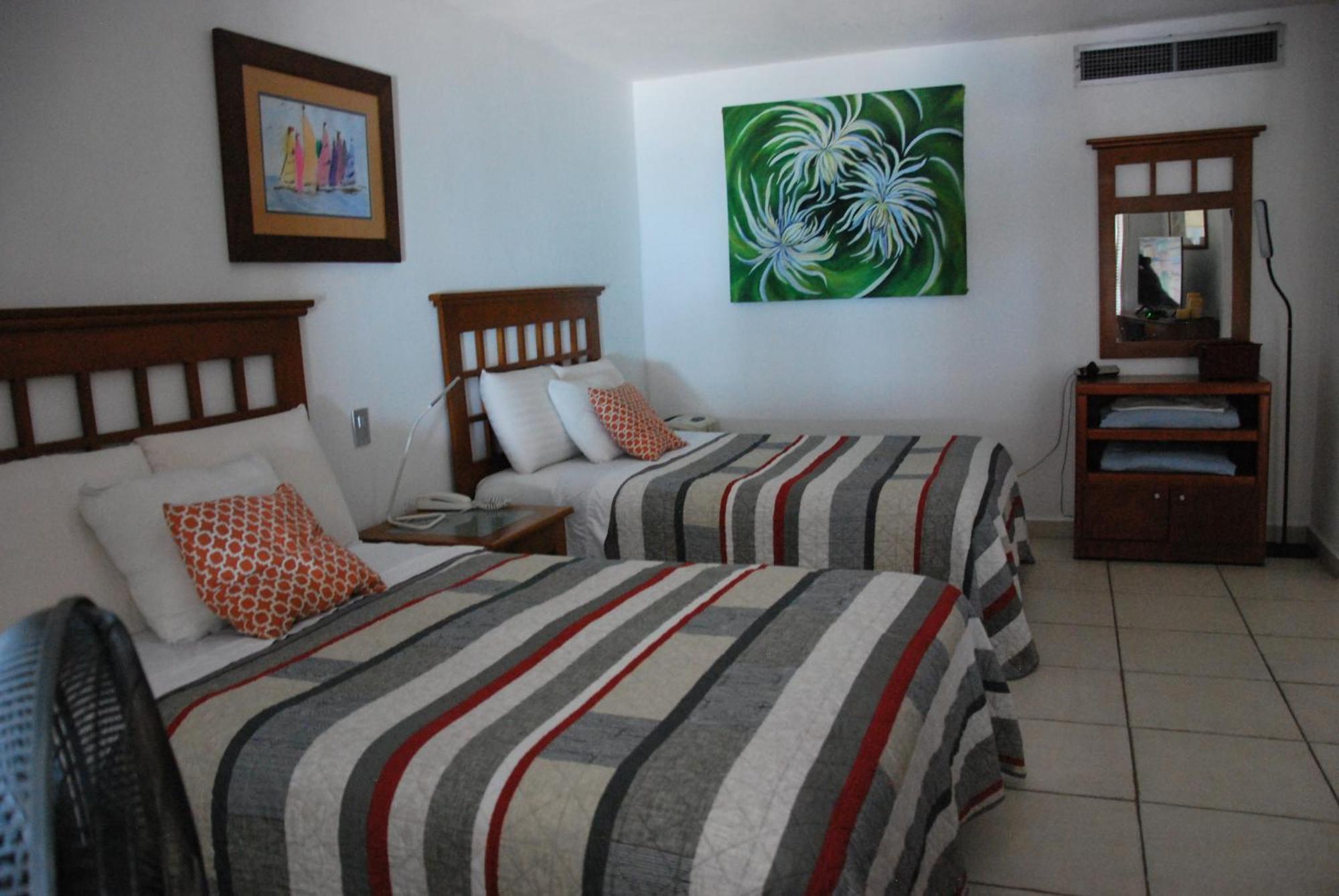 Beachfront View Condo Beside La Isla Mall Puerto Vallarta Exterior photo